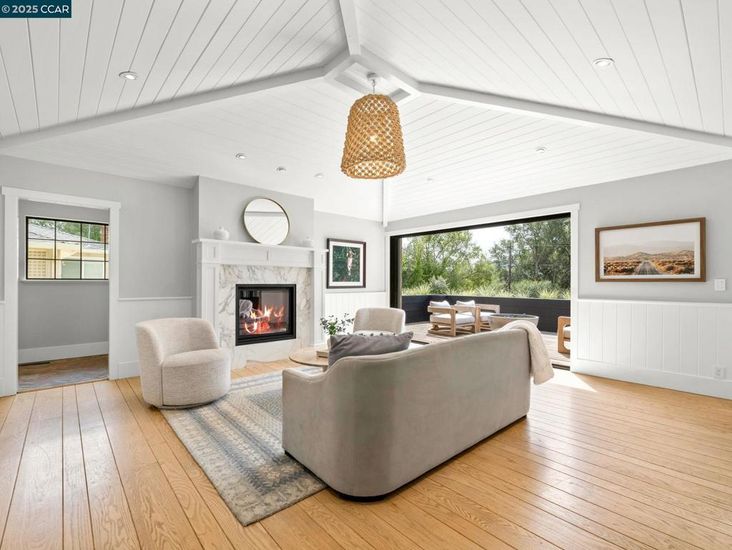 Fireplace, Interior, Living room, Pendant Lights, Recessed Lighting, Wood Texture Flooring