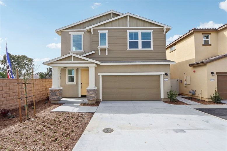 Attached, Exterior, Facade, American Craftsman