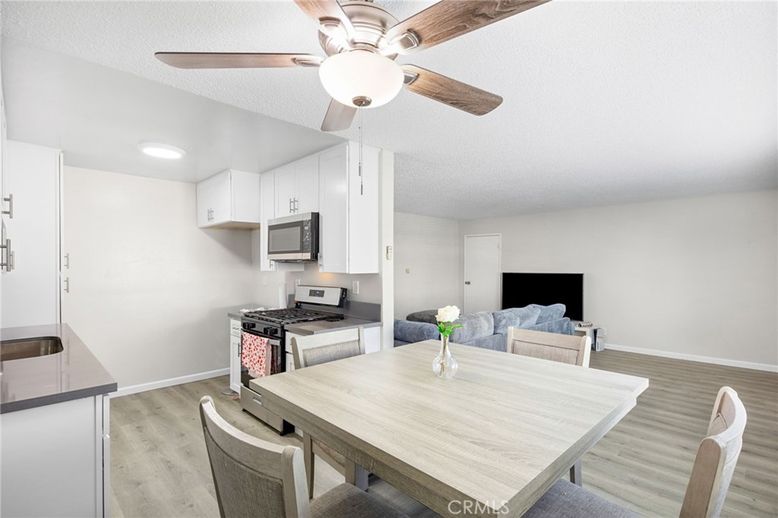 Dining room, Interior, Kitchen, Recessed Lighting, Wood Texture Flooring