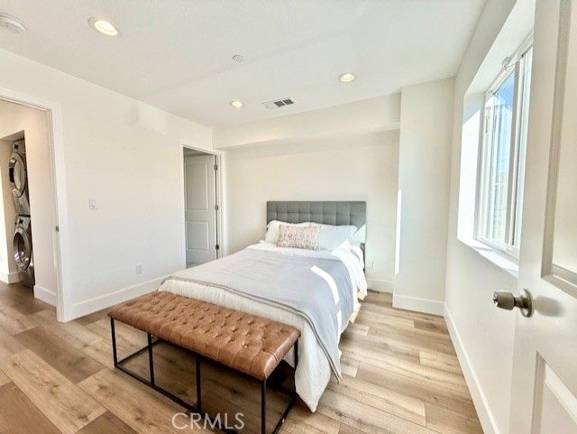 Bedroom, Interior, Recessed Lighting, Washer, Wood Texture Flooring