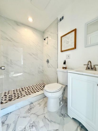 Bathroom, Interior, Marble, Marble Walls, Recessed Lighting