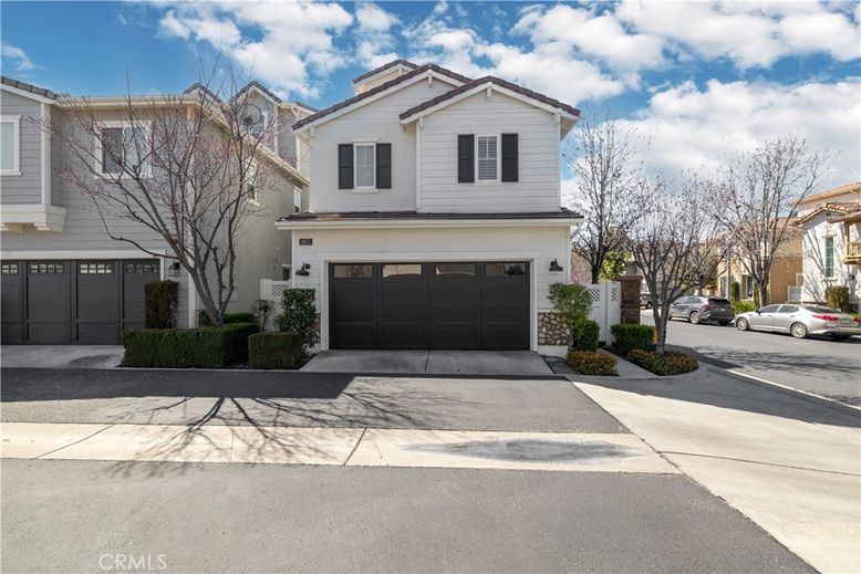 Attached, Exterior, Facade, American Craftsman