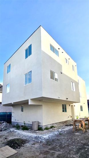 Exterior, Facade, Modern