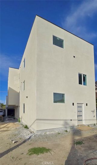 Exterior, Facade, Modern