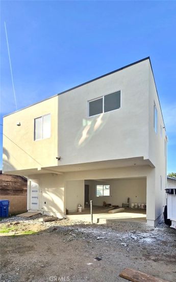 Exterior, Facade, Modern