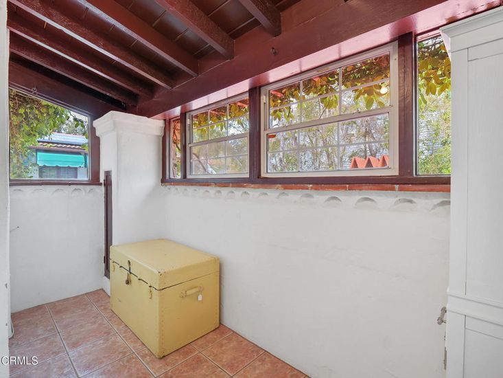 Interior, Washer, Wooden Beams