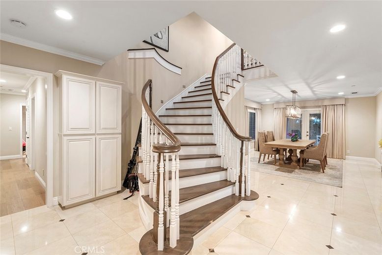 Chandelier, Dining room, Interior, Recessed Lighting, Wood Texture Flooring