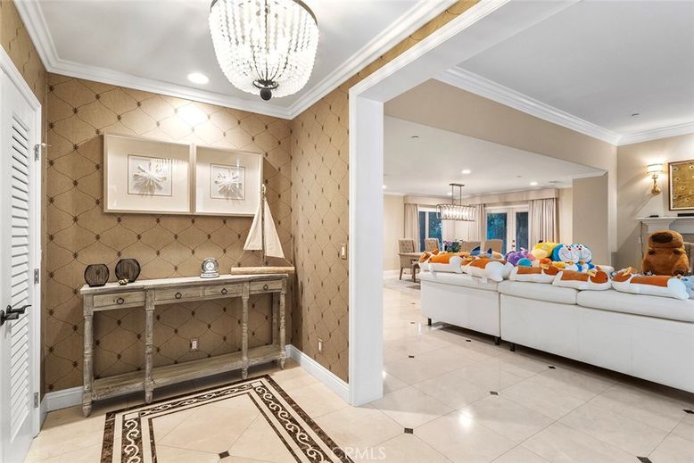 Chandelier, Interior, Living room, Pendant Lights, Recessed Lighting