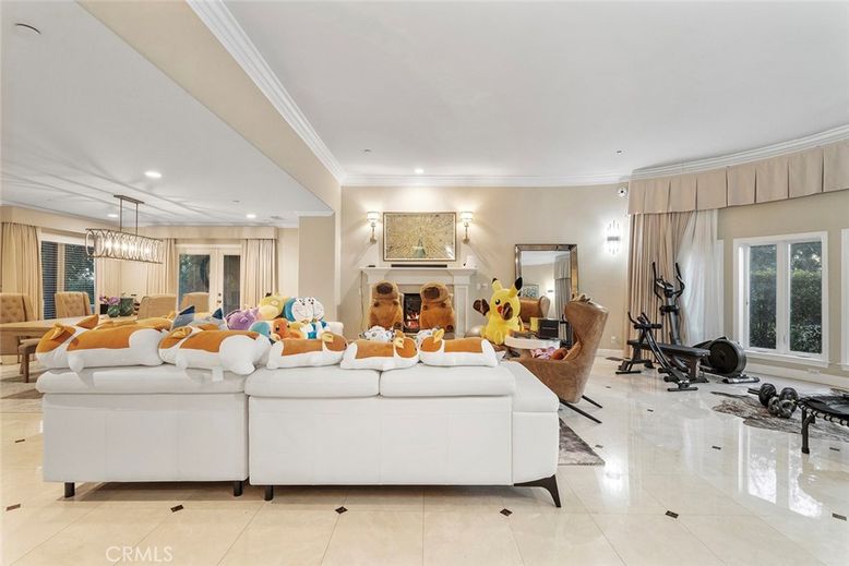 Dining room, Fireplace, Interior, Living room, Pendant Lights, Recessed Lighting