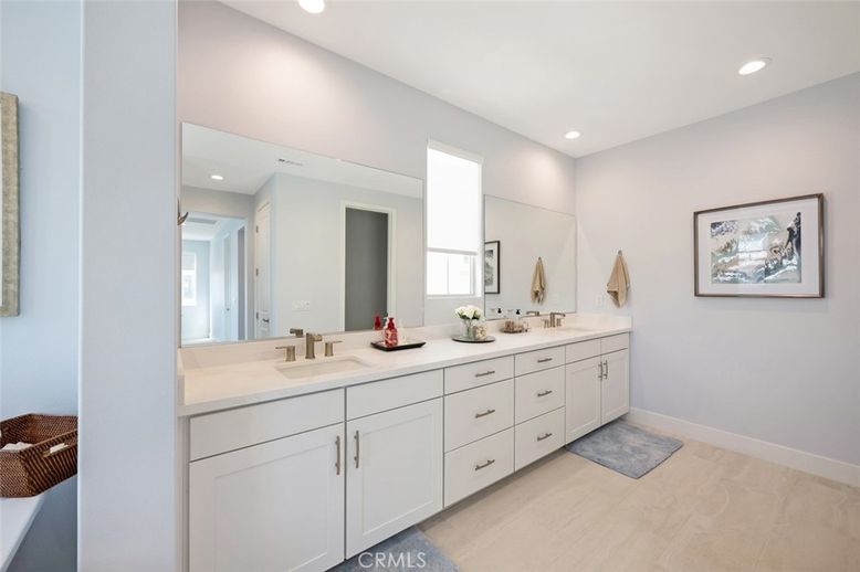 Bathroom, Dual Sink Vanities, Interior, Recessed Lighting