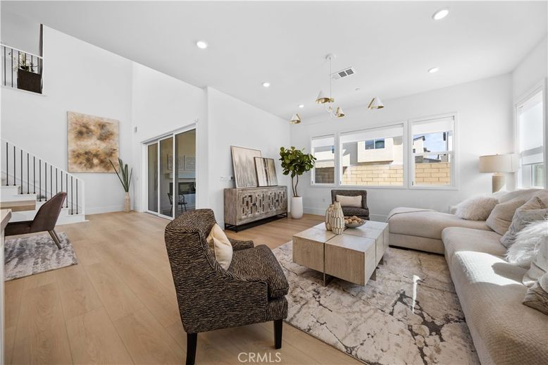 Dining room, Interior, Living room, Pendant Lights, Recessed Lighting, Wood Texture Flooring