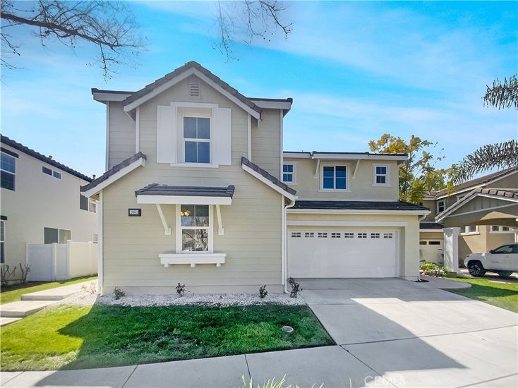 Attached, Exterior, Facade, American Craftsman