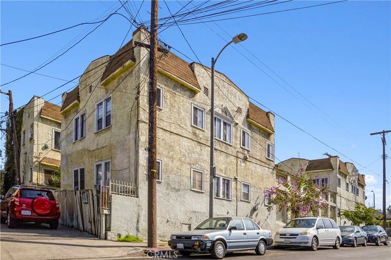 Exterior, Facade, Rowhouse