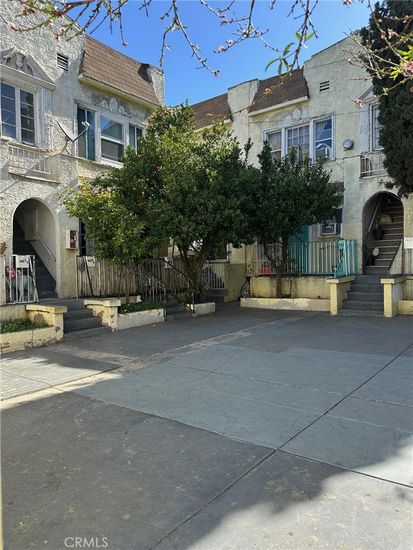 Exterior, Facade, Rowhouse