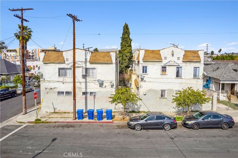 Exterior, Facade, Rowhouse