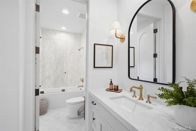 Bathroom, Interior, Recessed Lighting