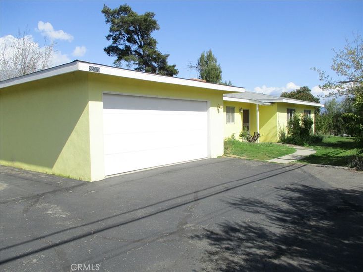 Attached, Exterior, Facade, Modern