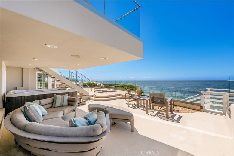Exterior, Hot Tub, Recessed Lighting, Water