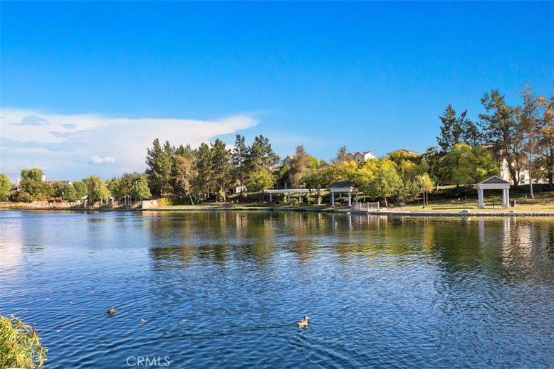 Exterior, Lake