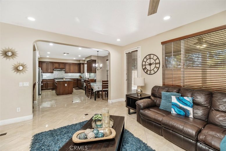 Dining room, Interior, Kitchen, Living room, Pendant Lights, Recessed Lighting, Stainless Steel Appliances