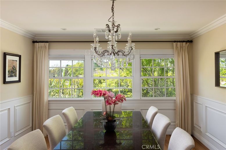 Chandelier, Dining room, Interior, Recessed Lighting, Wood Texture Flooring