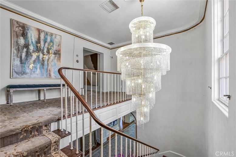 Chandelier, Interior