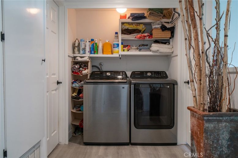 Interior, Washer, Wood Texture Flooring