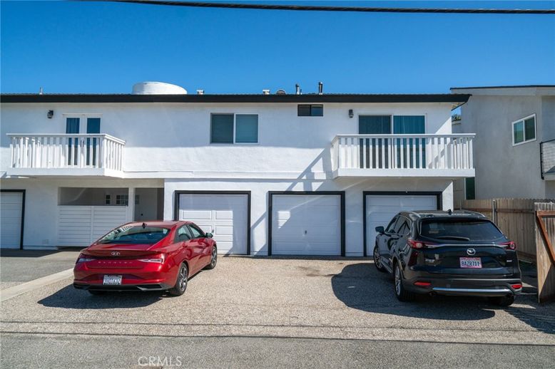 Attached, Exterior, Facade, Modern