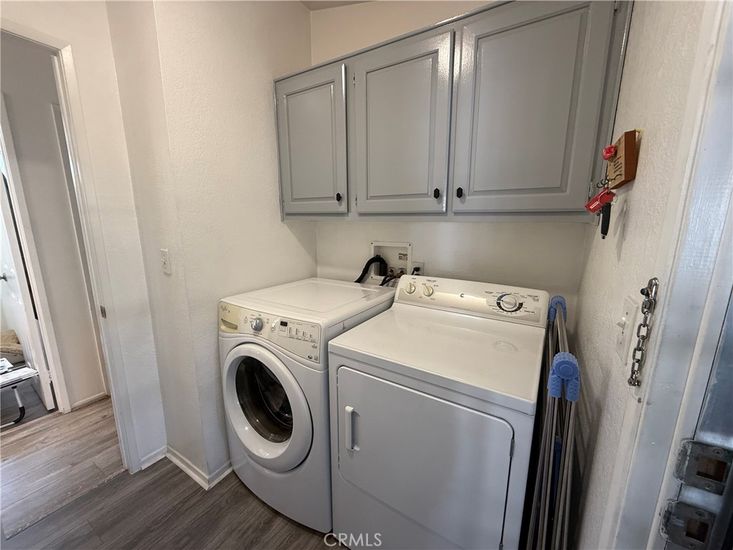 Interior, Washer, Wood Texture Flooring