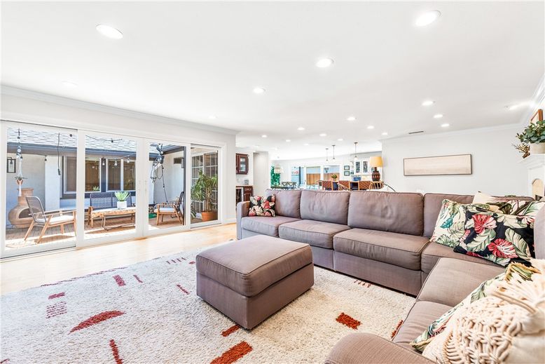 Interior, Living room, Pendant Lights, Recessed Lighting