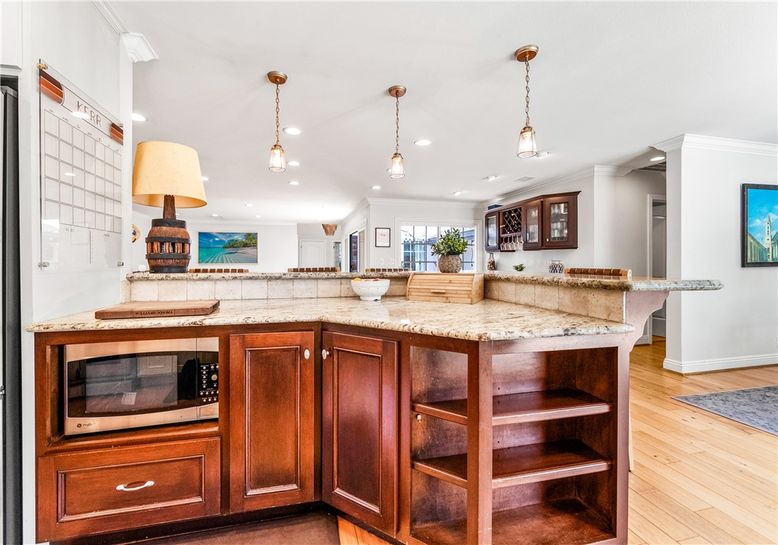 Interior, Pendant Lights, Recessed Lighting, Wood Texture Flooring