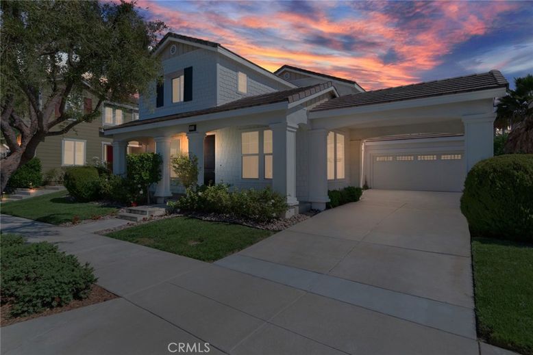 Attached, Exterior, Facade, American Craftsman