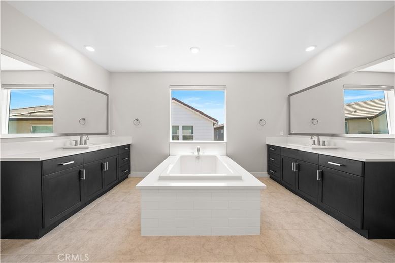 Bathroom, Dual Sink Vanities, Interior, Recessed Lighting
