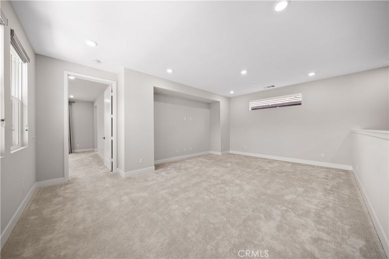 Empty room, Interior, Recessed Lighting