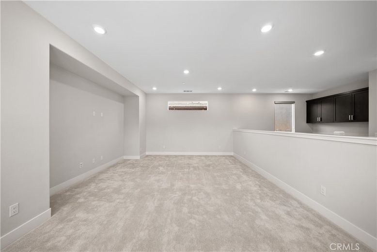 Empty room, Interior, Recessed Lighting