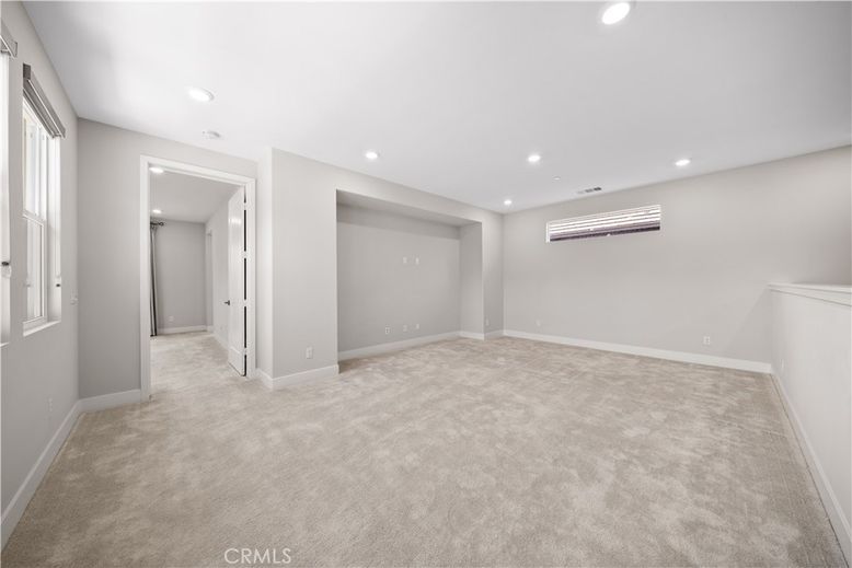 Empty room, Interior, Recessed Lighting