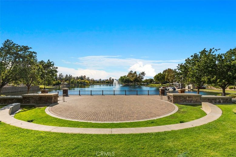 Exterior, Lake