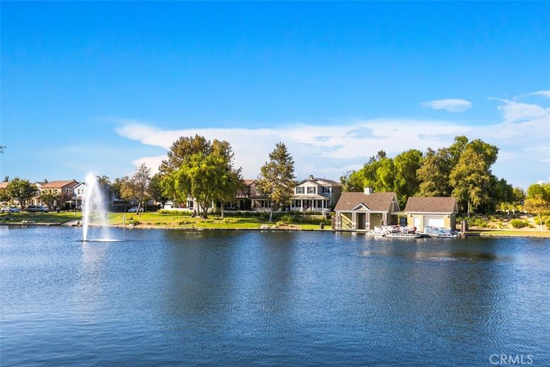 Exterior, Lake
