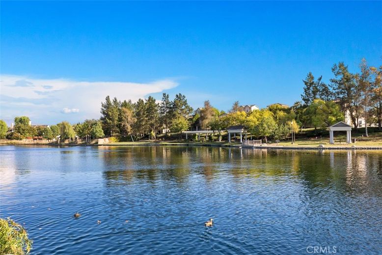 Exterior, Lake