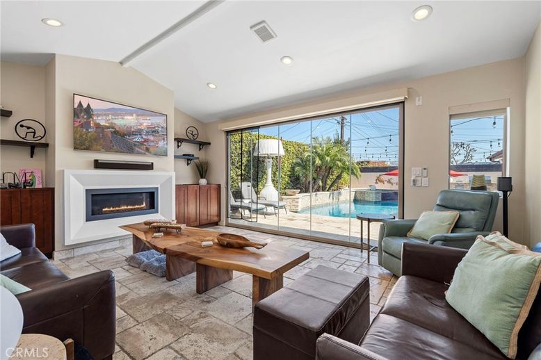 Fireplace, Interior, Living room, Recessed Lighting