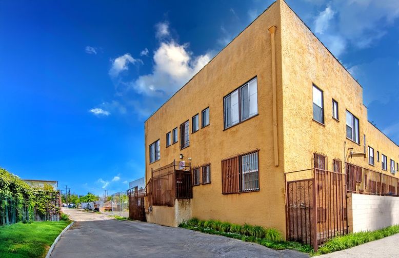 Exterior, Facade, Rowhouse