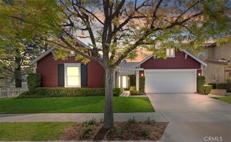 Attached, Exterior, Facade, Ranch