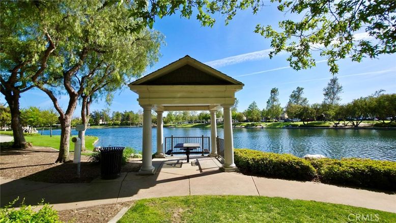 Exterior, Lake