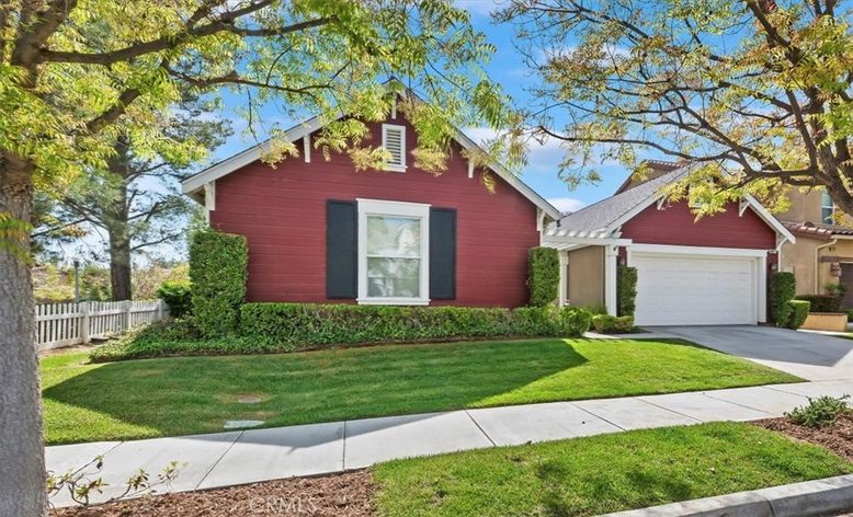 Attached, Exterior, Facade, American Craftsman
