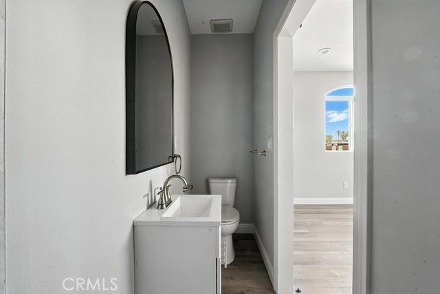 Bathroom, Interior, Recessed Lighting, Wood Texture Flooring