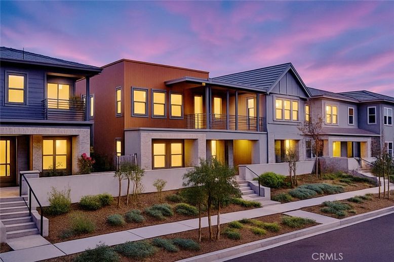 Exterior, Facade, Modern