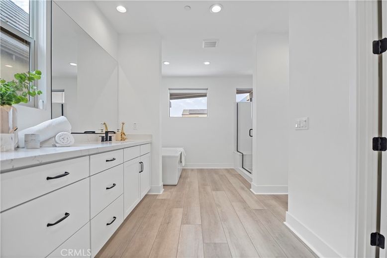 Bathroom, Interior, Recessed Lighting, Wood Texture Flooring