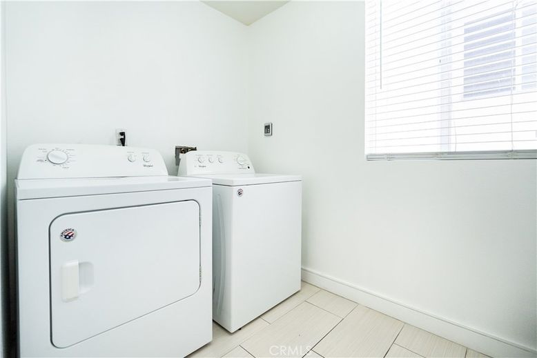 Interior, Washer, Wood Texture Flooring