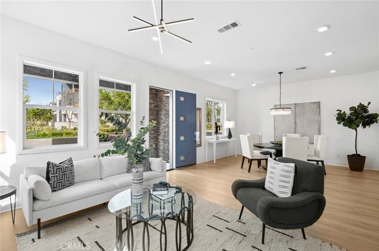 Dining room, Interior, Living room, Pendant Lights, Recessed Lighting, Wood Texture Flooring