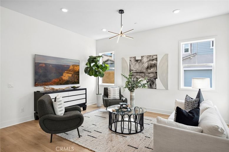 Interior, Living room, Pendant Lights, Recessed Lighting, Wood Texture Flooring